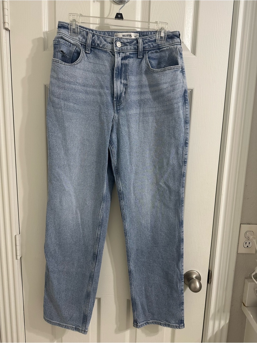 Hollister Women's Ultra High Rise 90s Straight-Leg Denim Jeans in Faded Blue